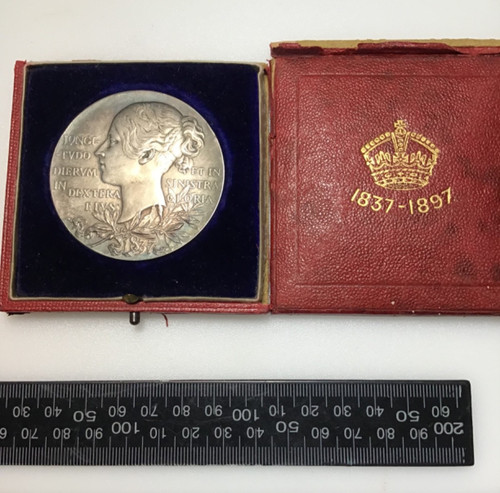 Queen victoria diamond - queen,
