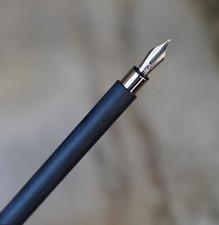 Very beautiful fountain pen Faber-Castell in wooden resin- chrome finish- nib M