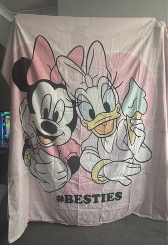 Minnie and daisy - minnie, besties