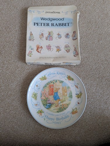 Wedgwood peter rabbit happy - peter,
