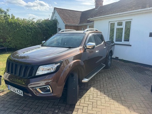 Nissan navara tekna top - nissan,