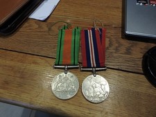 ORIGINAL WW2    BRITISH MEDALS    WAR  & DEFENCE  ref M10