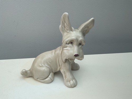 Sylvac dog model - dog,