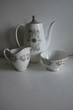 A LOVELY RIDGEWAY POTTERIES ROYAL ADDERLEY BONE CHINA TEA POT, SUGAR BOWL & JUG.