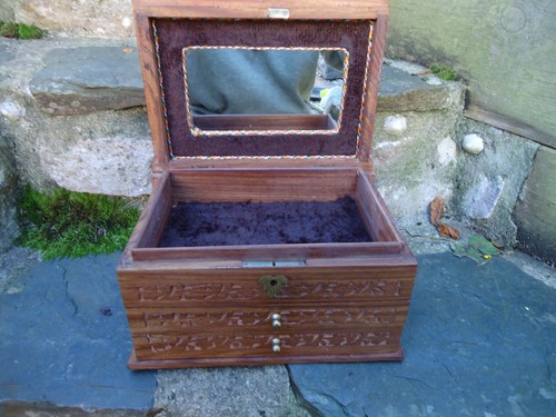 Carved wooden jewellery box - jewellery,