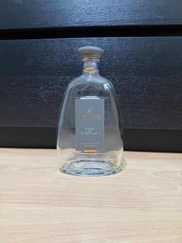 Hennessy fine cognac empty - fine,