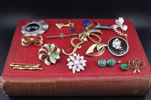Bulk lot vintage brooches - lot,