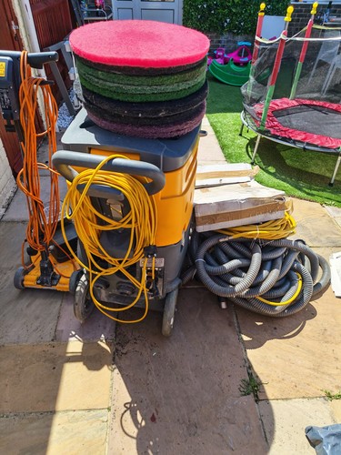 Carpet and hard floor machines