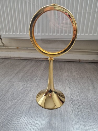 Chapel monstrance magna host