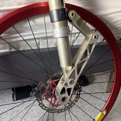Use lefty front fork - lefty,