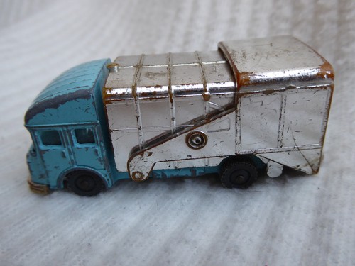 Vintage husky refuse - s&d, van