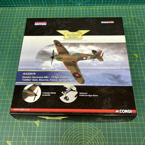 Corgi aa32019 hawker hurricane - corgi,