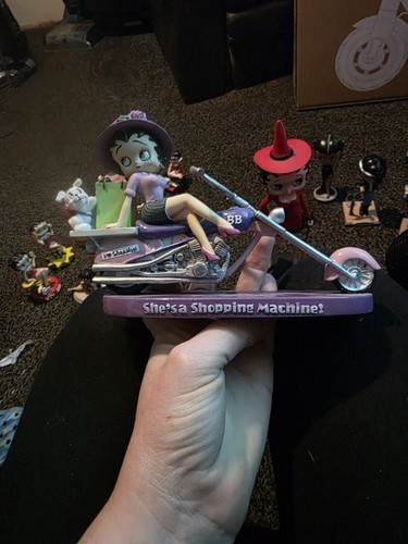 Betty boop she - -, a