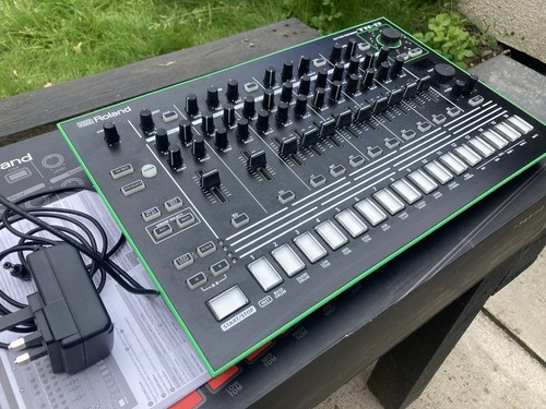 Roland drum machine - drum, with