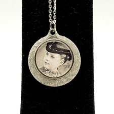 Vintage Photo Locket /L