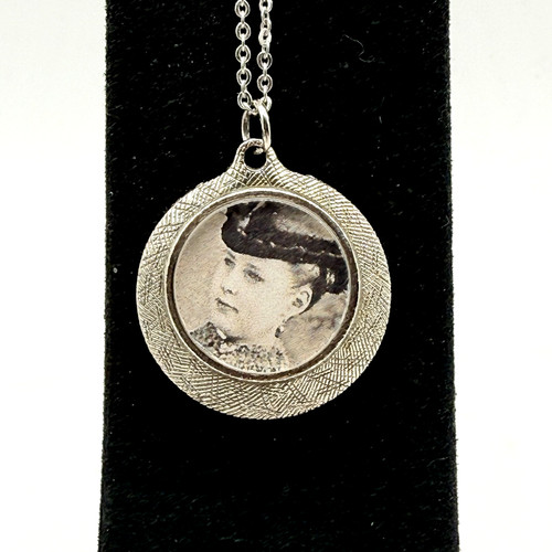 Vintage photo locket - photo,