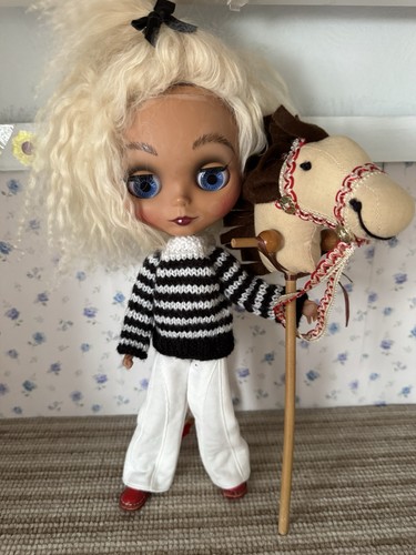 Blythe doll with outfit - doll,