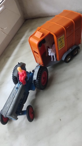 Vintage farm toy - farm, crescent