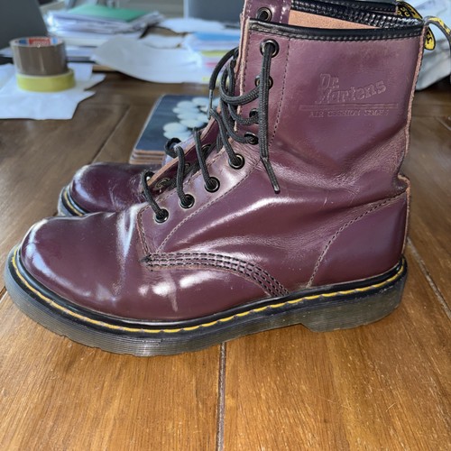 Martens airwair hole - dr,