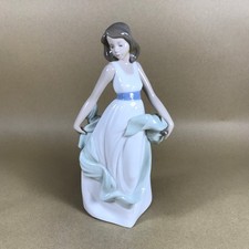 NAO Lladro Walking on Air Figurine 1343