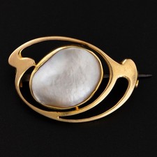 Murrle Bennett Gold and Blister Pearl Brooch c1905