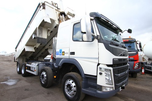 2015 volvo 8x4 tipper - fm,