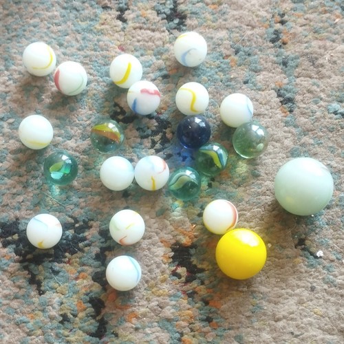 Mixed lot glass - mixed, cat’s