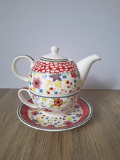 Queens by Churchill The