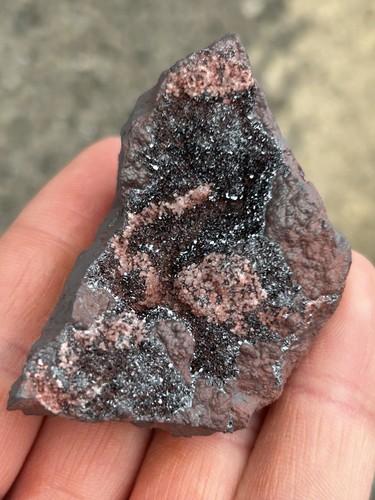 Specularite with calcites - with,