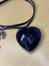 LADIES M&S LOVELY PURPLE HEART SHAPED PENDANT ON NARROW RIBBON NECKLACE 15-17”