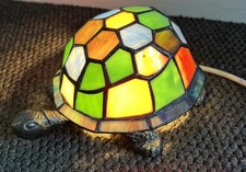 TIFFANY STYLE TABLE LAMP SPOT TURTLE/TORTOISE GLASS SHADE +  BULB /  PAT TESTED 