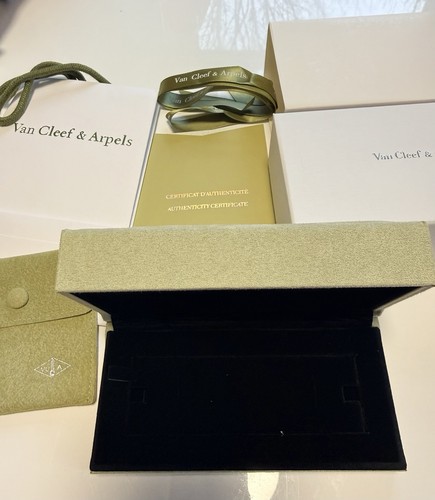 Van cleef arpels empty - arpels,