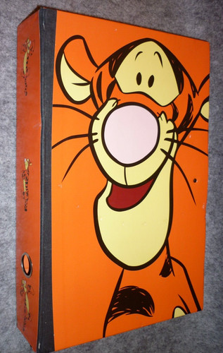 Disney winnie the pooh - winnie, tigger