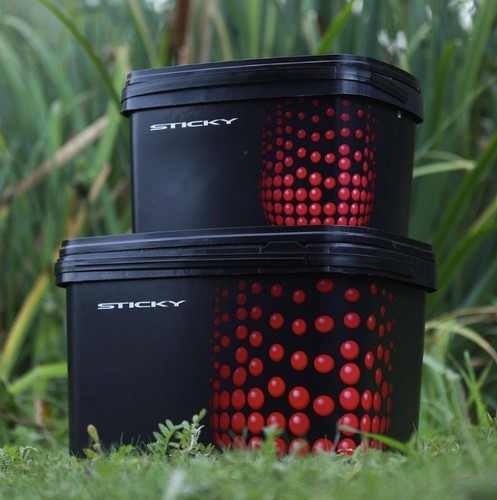 Sticky baits black buckets - sticky,