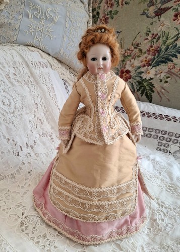 Golden silk and lace - golden,