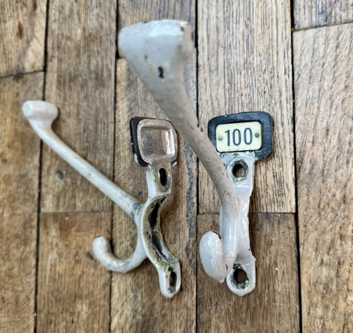 Original vintage numbered cast - original,