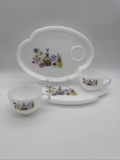 Set Of 2 Vintage Federal Glass