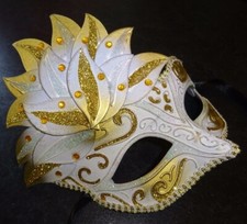  STUNNING GOLD & WHITE