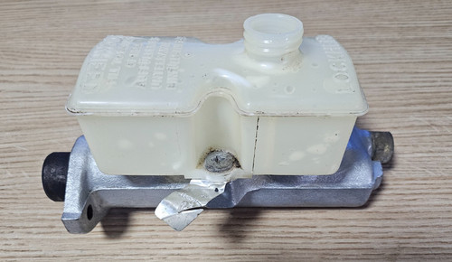 Lockheed master cylinder with - cylinder,