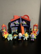 Cbeebies Moon & Me Take And Go House Set Of 7 Figures and 2 Vehicles