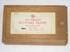 VENIARD NO.1 FLY-TYING OUTFIT IN ORIGINAL WOODEN BOX. 95% COMPLETE.