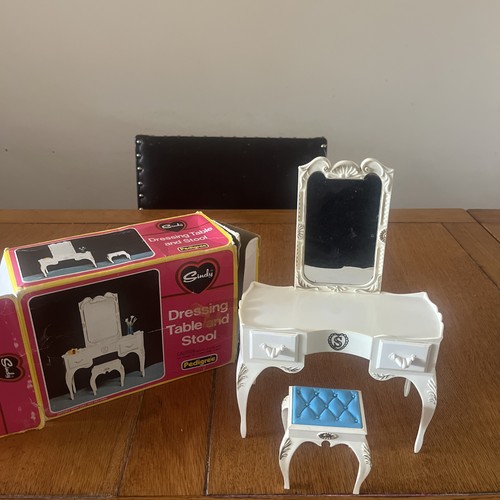 Vintage sindy dressing table - dressing, &