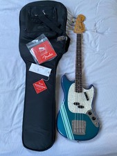 Fender Vintera II '70s Competition Mustang Bass Competition Burgundy with Gigbag