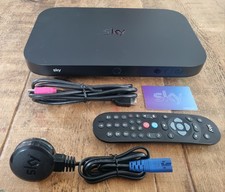 Sky Q Box ES130 1TB Remote