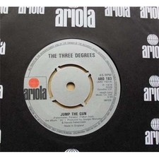 THREE DEGREES JUMP THE GUN 7" 1979 WITH FALLING IN LOVE AGAIN UK