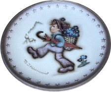 Hummel Goebel Globe-Trotter Decorative Miniature Plate No. 973 8cm Boxed 2002