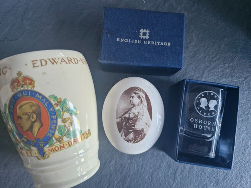 Queen victoria trinket shot - victoria, trinket,