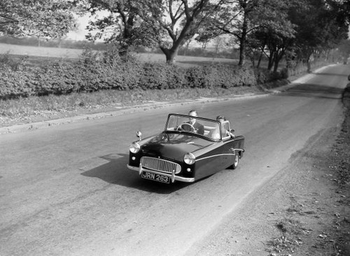 Bond minicar motor show - bond,