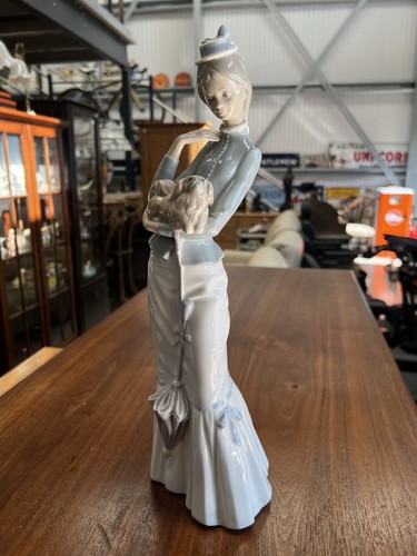 Lladro lady with - lady, dog