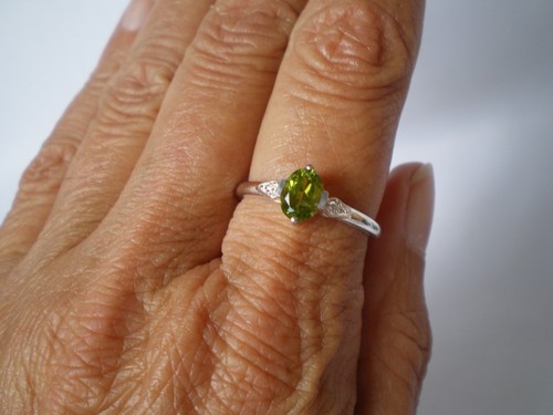 Peridot oval shape ring - ,, size